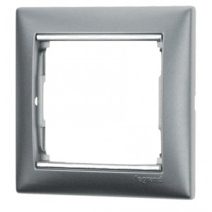 Рамка установочная 1-постовая горизонтальная цвет алюминий/серебро Legrand серии Valena